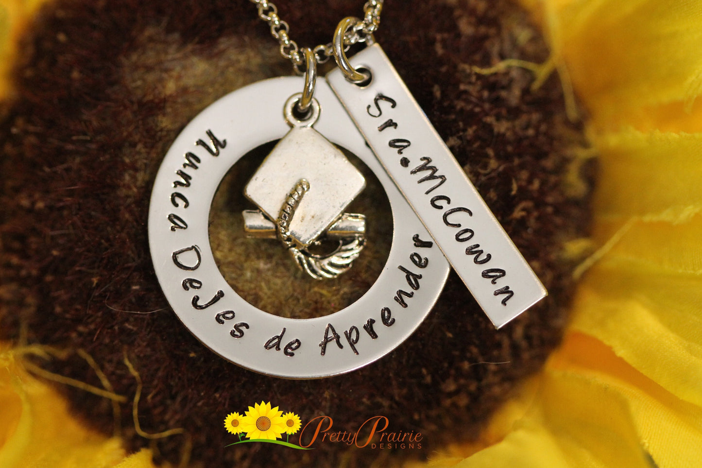 Nunca Dejes de Aprender Teacher's Necklace, Never Stop Learning Keychain, Year End Teachers Gift, Hand Stamped, Personalized, Spanish Gift