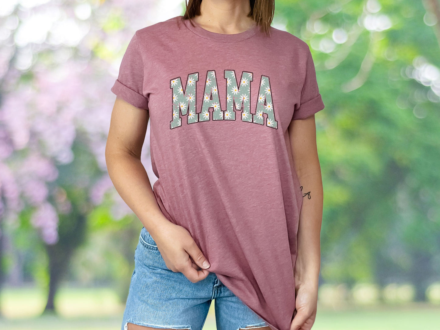 Mama Daisy T-Shirt, Mother's Day T-Shirt, Gift for Mother's Day, Mama Flower Shirt, Gardner Mom Shirt, Daisy Lover Gift, Daisy Mama Shirt