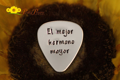 El Mejor Hermano Mayor Guitar Pick, Best Brother Gift, Hand Stamped, Metal Pick, Music Lover Gift, Brother Present, Guitar Accessory