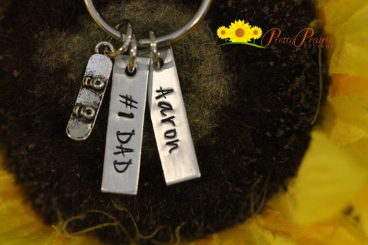 Snowboarder Tag Keychain, #1 Dad, Father's Day Gift, Personalized Sport Keychain, Snowboarder Gift, Snowboarding Dad Gift, Love to Snowboard