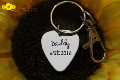 Baby Reveal Pick Keychain, Daddy Guitar Pick, Father's Day Gift, You're Going to be a Dad, Hand Stamped, Dad Gift, Present from Child