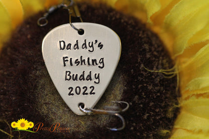 Daddy's Fishing Buddy Lure, New Dad Gift, Baby Reveal, Custom Fishing Lure, Hand Stamped with Year, Father's Day Gift, Fishing Keychain